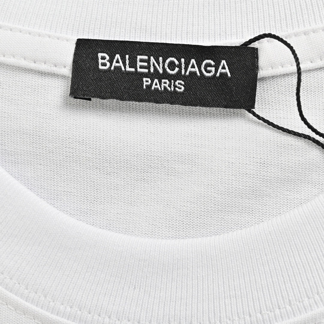 Camiseta Balenciaga con logo distorsionado