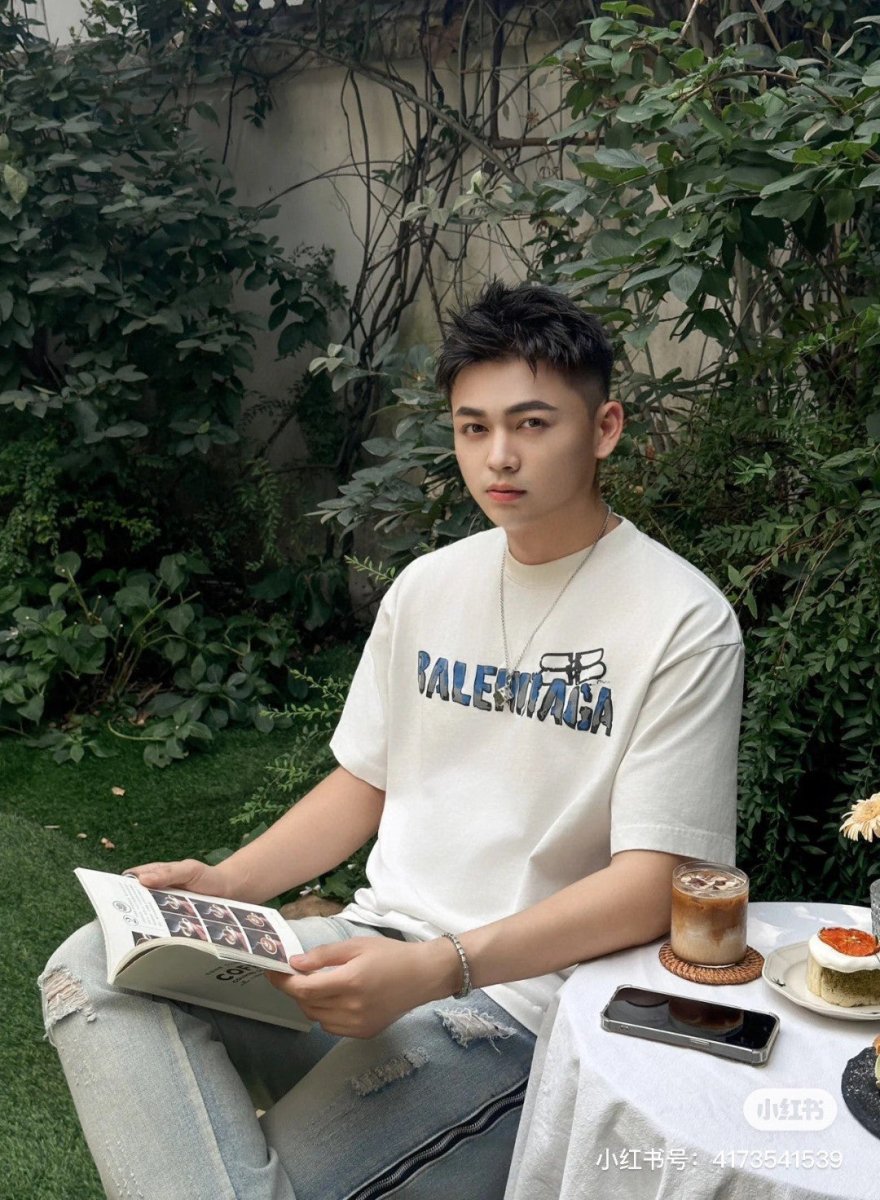 Balenciaga Distorted Logo T-shirt - White Unisex Streetwear Limited Edition - <span>This Balenciaga t-shirt features a clean white design with a unique, distorted logo print across