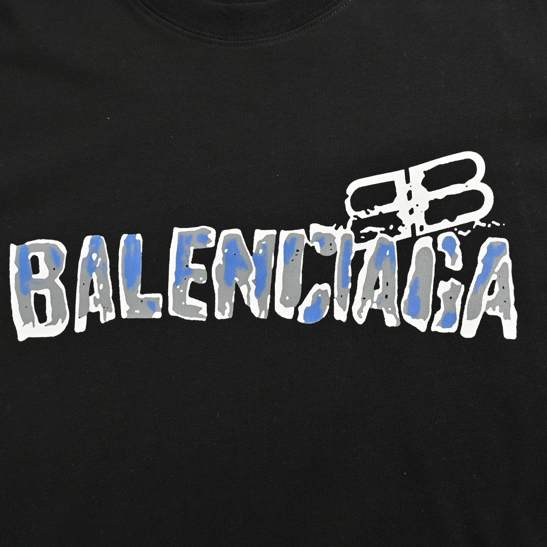 Camiseta Balenciaga con logo distorsionado