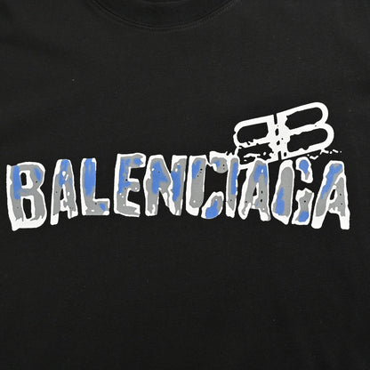 Camiseta Balenciaga con logo distorsionado