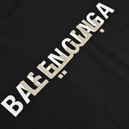Camiseta Balenciaga con logo distorsionado (negra)