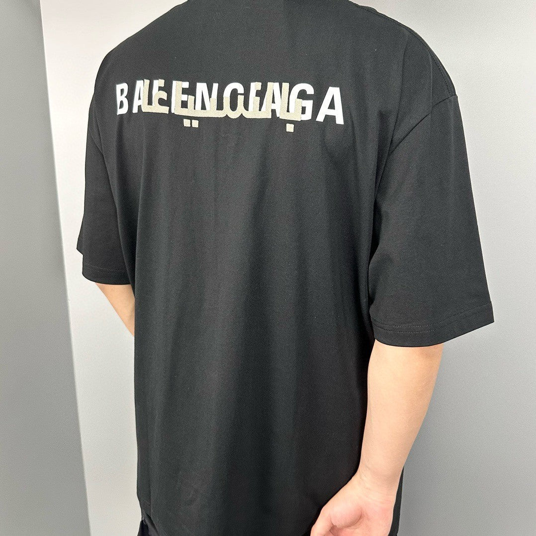 Camiseta Balenciaga con logo distorsionado (negra)