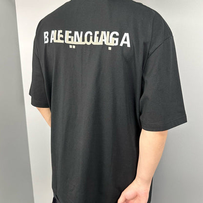 Camiseta Balenciaga con logo distorsionado (negra)