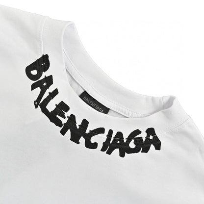 Camiseta Balenciaga con logo distorsionado (blanca)
