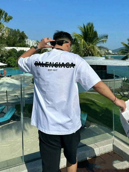 Camiseta Balenciaga con logo distorsionado (blanca)