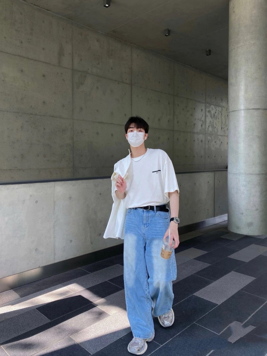 Camiseta Balenciaga con logo distorsionado (blanca)