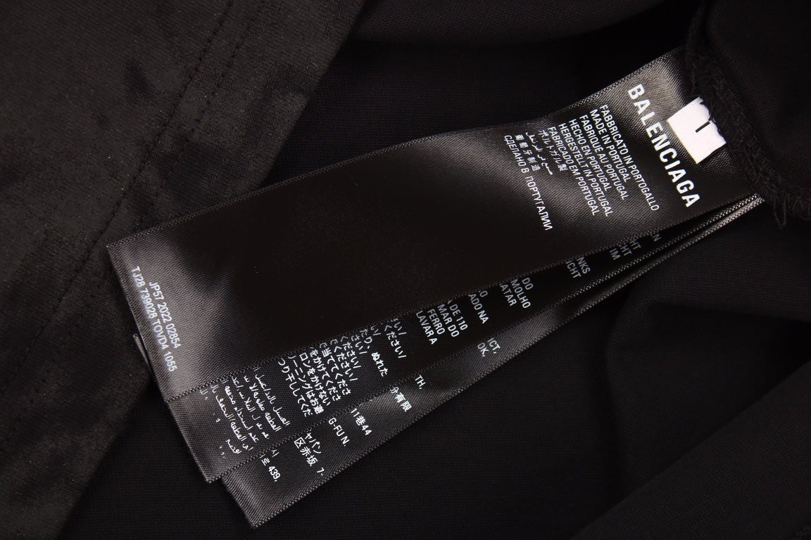 Camiseta Balenciaga con logo BB desgastado