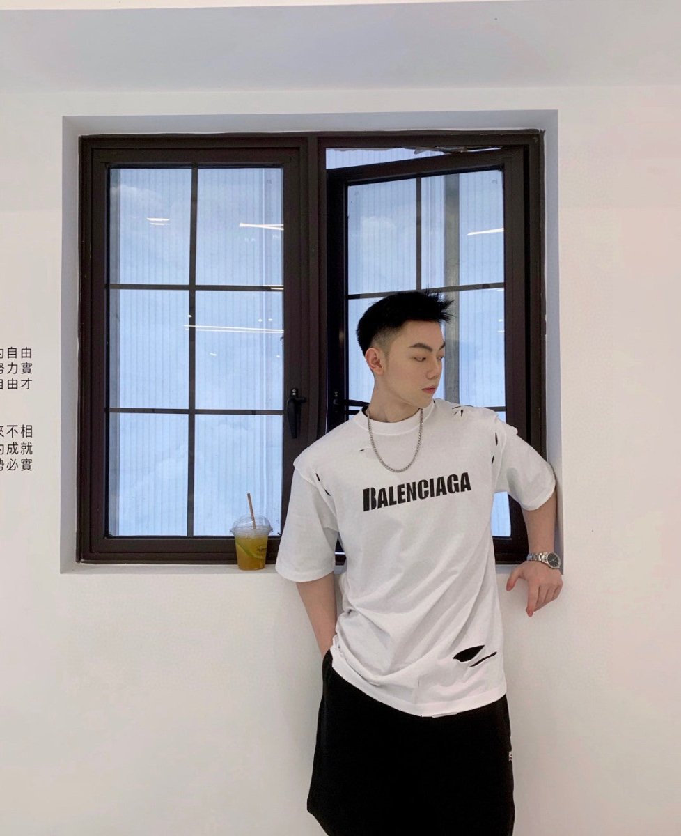 Camiseta con logo desgastado de Balenciaga
