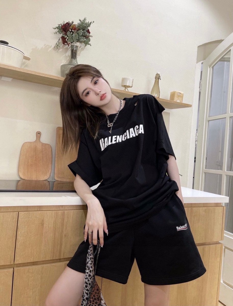 Camiseta con logo desgastado de Balenciaga