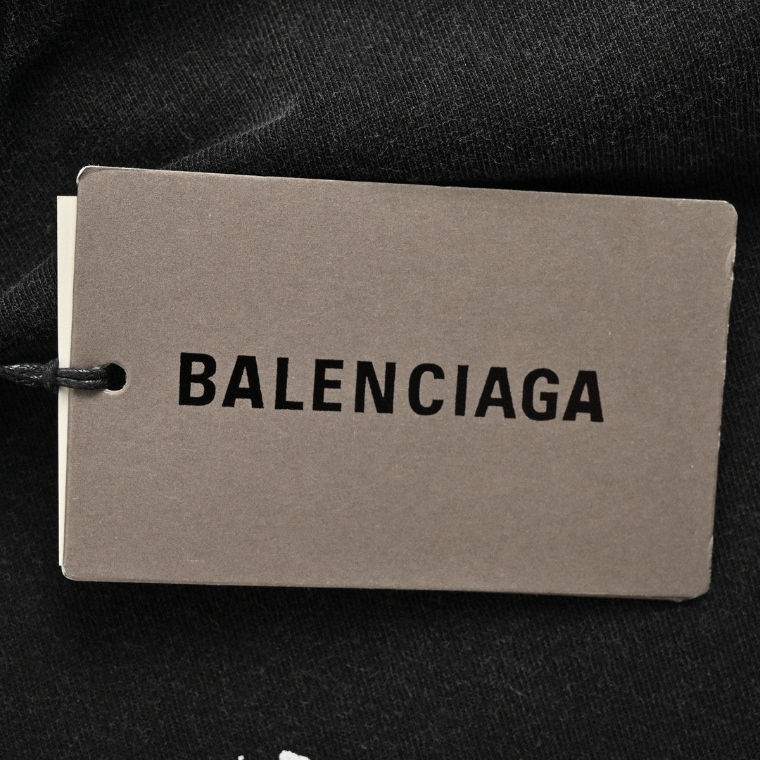 Camiseta negra Balenciaga con logo desgastado
