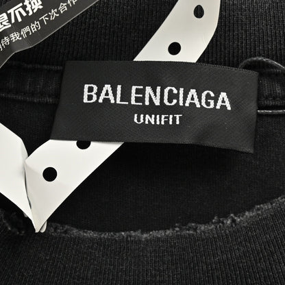 Camiseta negra Balenciaga con logo desgastado