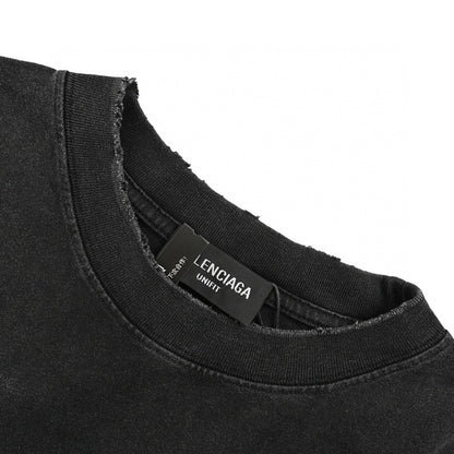 Camiseta negra Balenciaga con logo desgastado