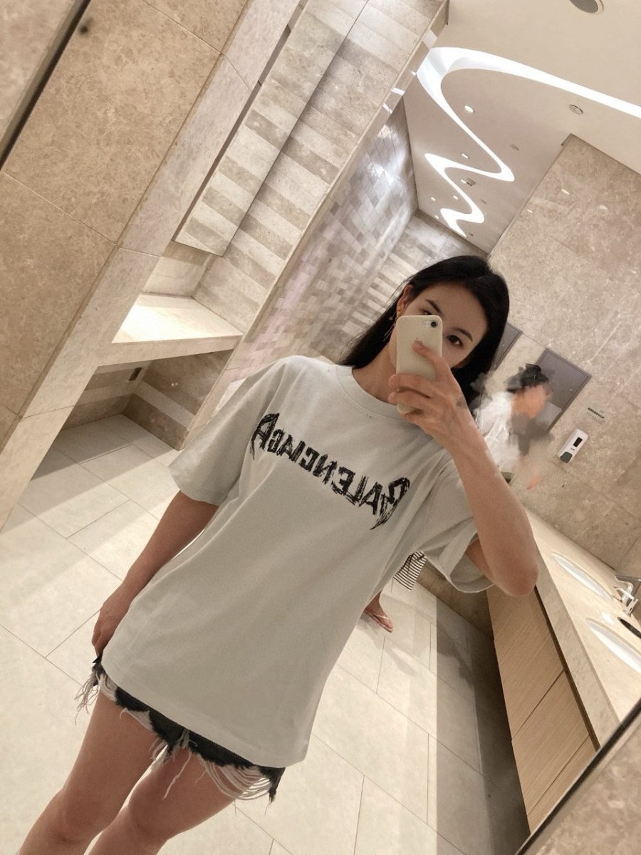 Camiseta Balenciaga con logo desgastado en blanco