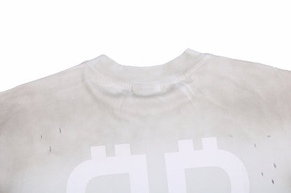 Camiseta Balenciaga con logo desgastado, blanca y gris