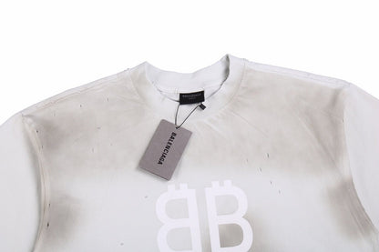 Camiseta Balenciaga con logo desgastado, blanca y gris