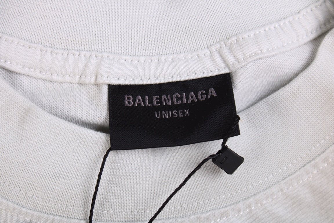 Camiseta Balenciaga con logo desgastado, blanca y gris