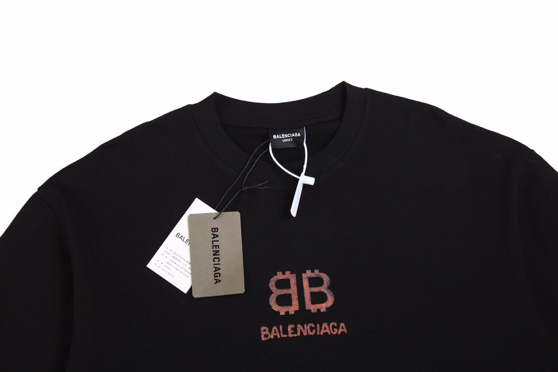 Camiseta negra con el logo doble B de Balenciaga