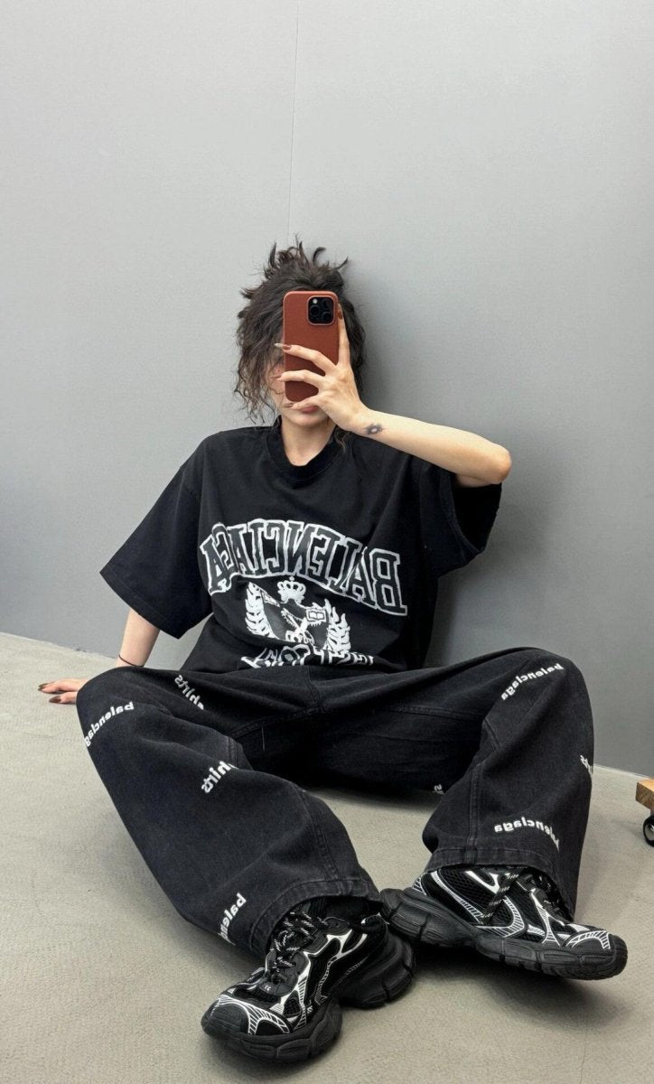 Camiseta Balenciaga Est. 1917 Crest (Negra)