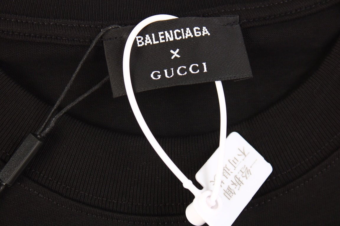 Camiseta Balenciaga con logo gótico