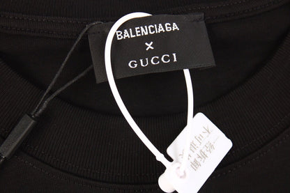 Camiseta Balenciaga con logo gótico