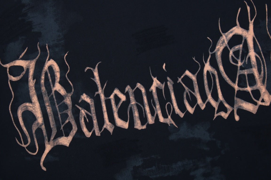 CAMISETA BALENCIAGA CON LOGOTIPO GÓTICO NEGRA