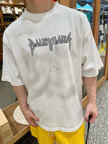 Camiseta Balenciaga con logo gótico (blanca)
