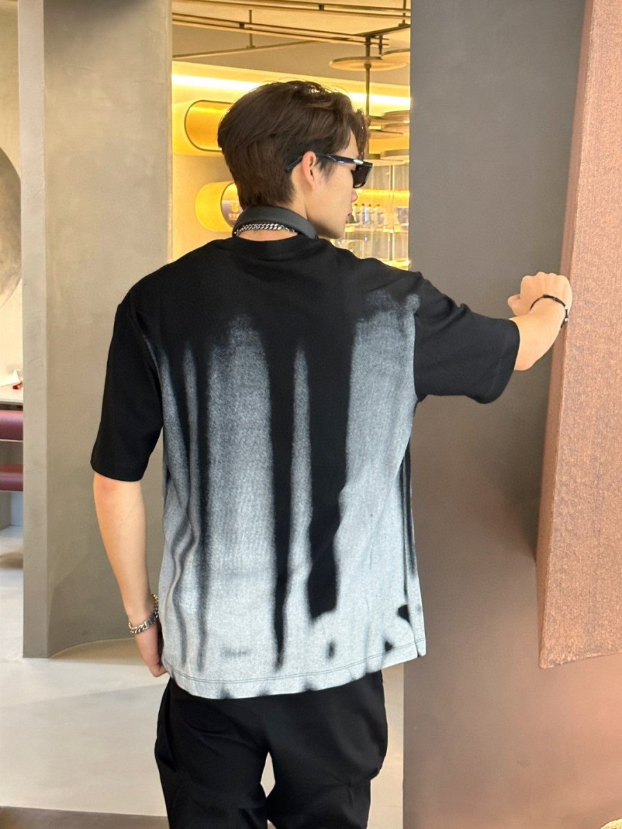 Camiseta negra con rayas degradadas de Balenciaga