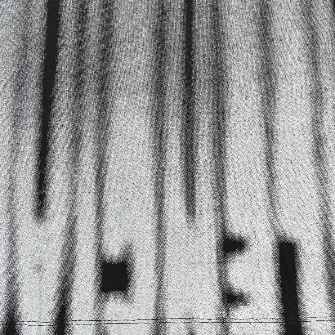 Camiseta negra con rayas degradadas de Balenciaga