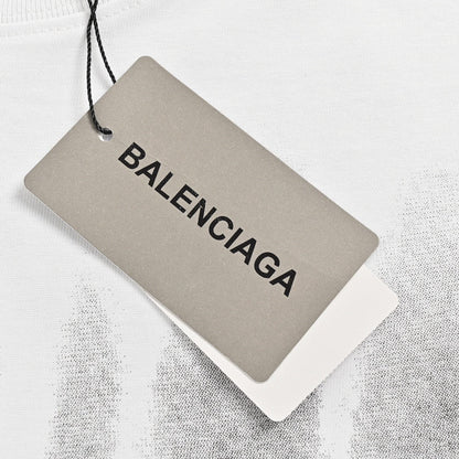 Camiseta Balenciaga con rayas degradadas