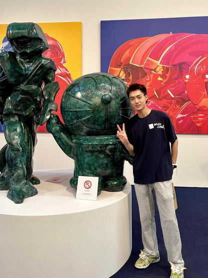 Camiseta negra con logo de grafiti de Balenciaga