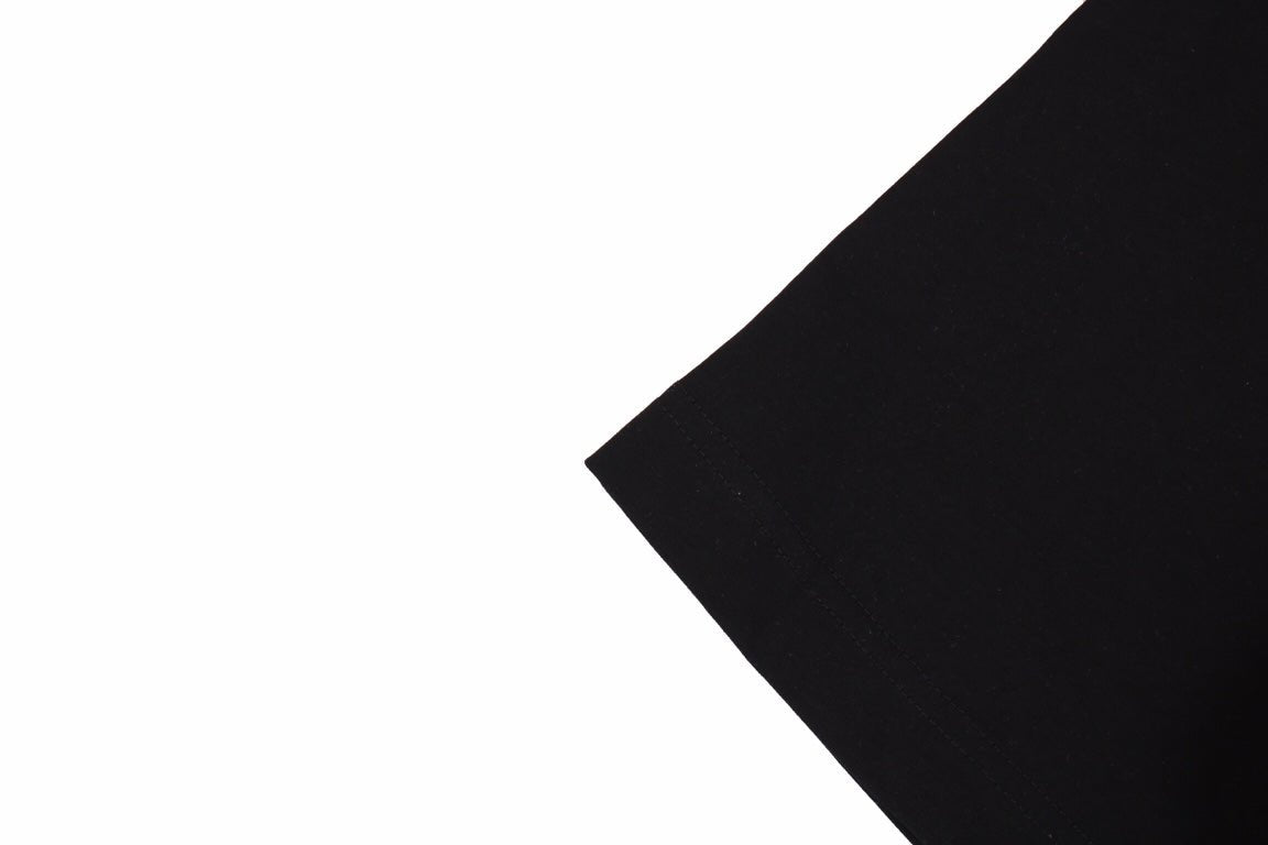 Camiseta negra con logo de grafiti de Balenciaga