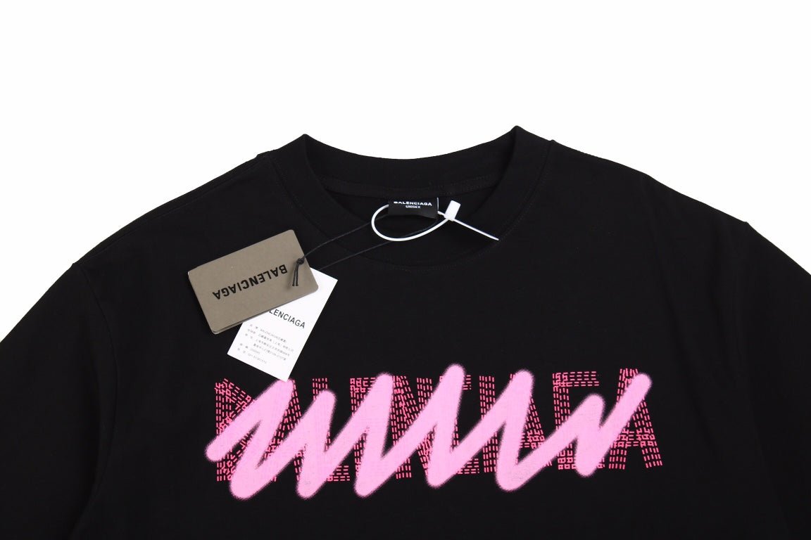 Camiseta negra con logo de grafiti de Balenciaga