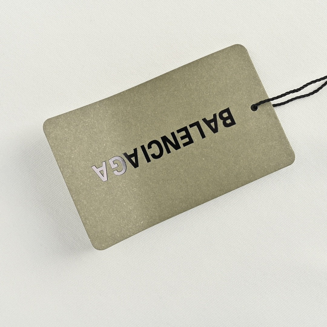 Camiseta blanca con logo de grafiti de Balenciaga