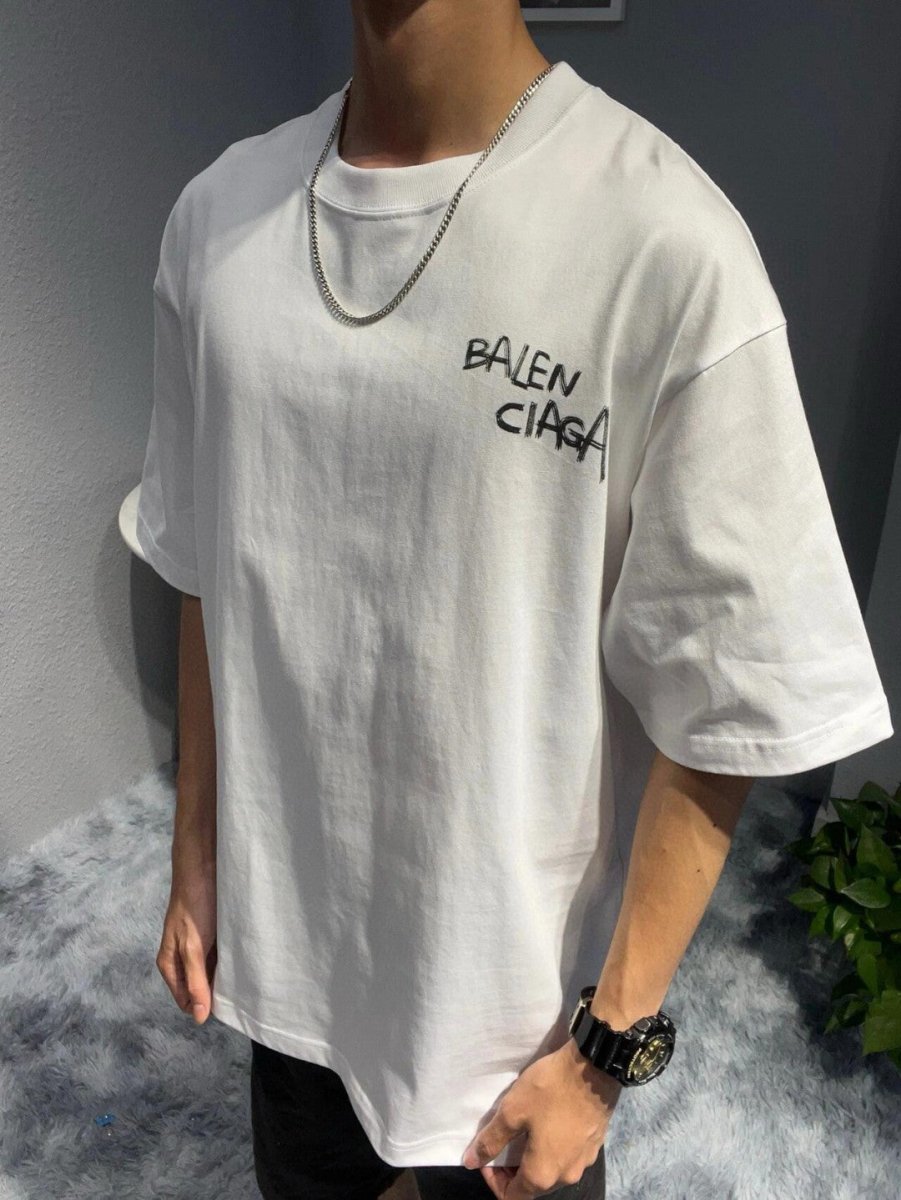 Camiseta blanca con logo de grafiti de Balenciaga