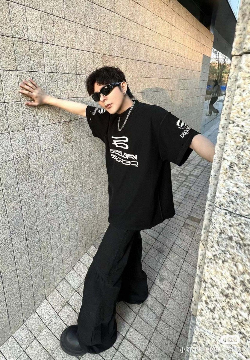 Camiseta negra gráfica de Balenciaga