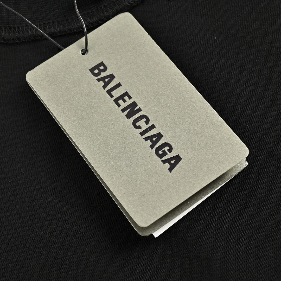 Camiseta negra gráfica de Balenciaga