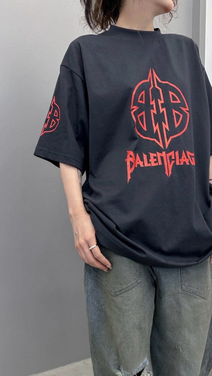 Camiseta Balenciaga con logo gráfico (negra)