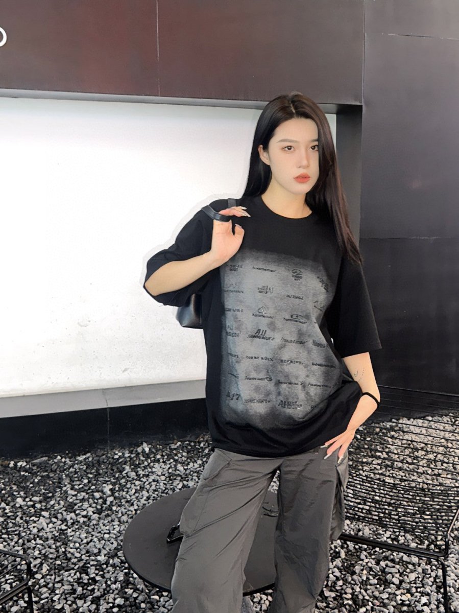 Camiseta Balenciaga con estampado gráfico (negra)