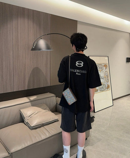 Camiseta Balenciaga con logo gris (negra)