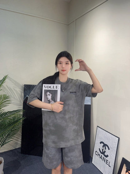 Camiseta Balenciaga gris con estampado tie-dye