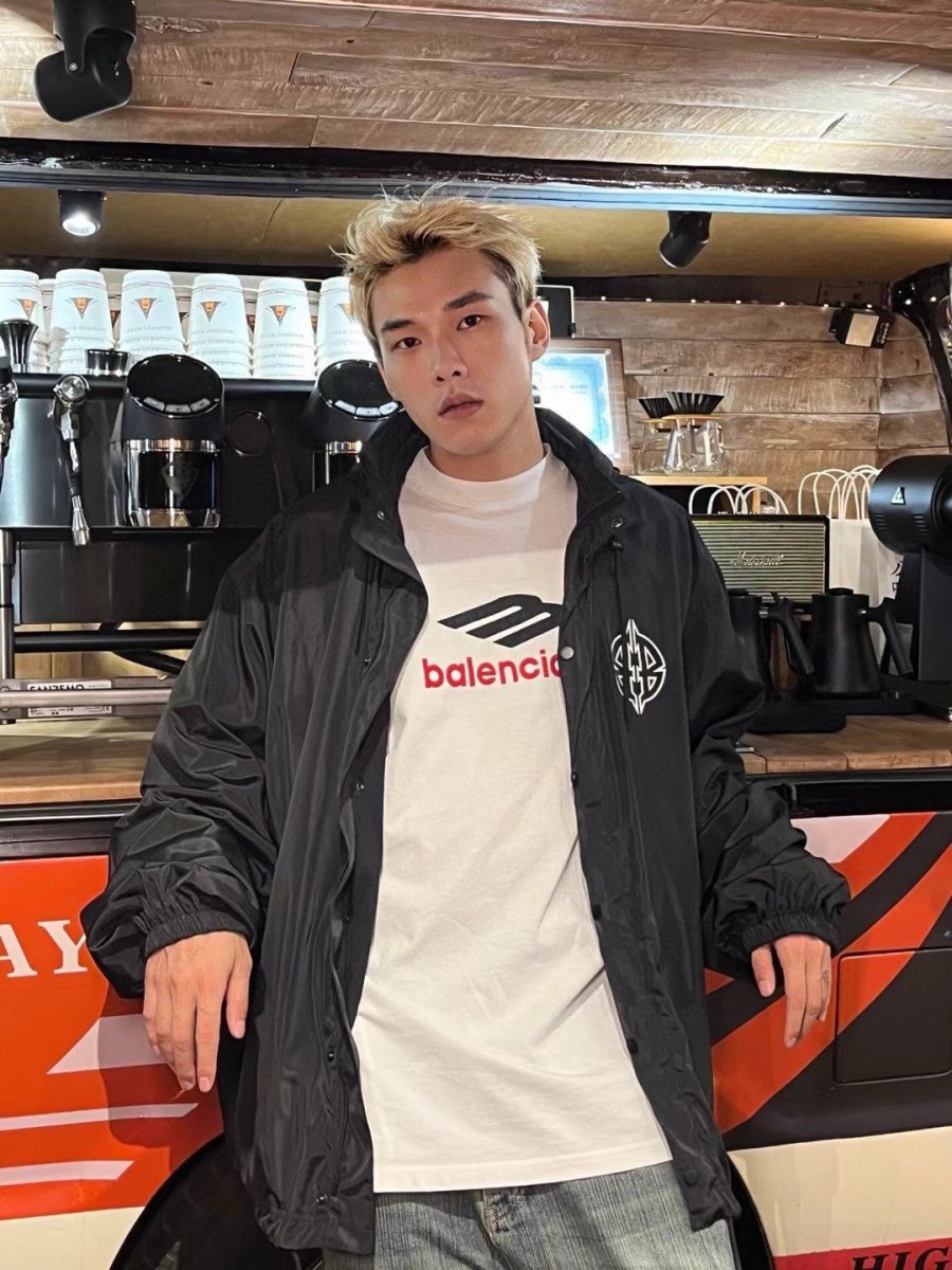 Cortavientos con capucha Balenciaga