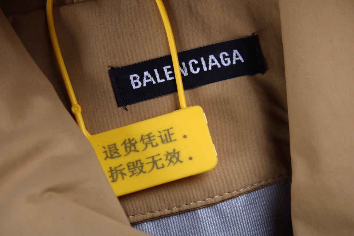 Balenciaga Jacket - Beige Unisex Streetwear Limited Edition - Beige jacket with hood. Front button closure and side zip pockets. Lightweight and perfect for