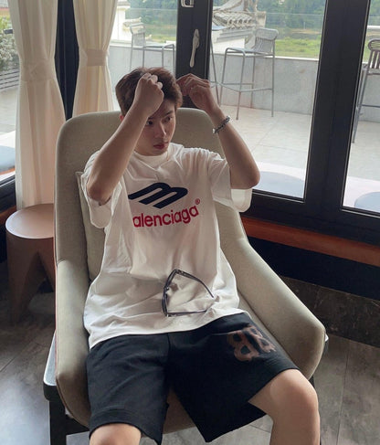 CAMISETA BLANCA CON ESTAMPADO DEL LOGOTIPO DE BALENCIAGA
