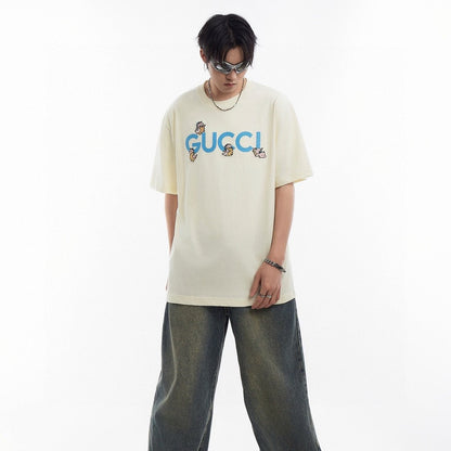 Gucci Cherub Graphic T-shirt - Red Unisex Streetwear Limited Edition - <span>This Gucci t-shirt features a playful graphic design with the Gucci logo and small cherubs