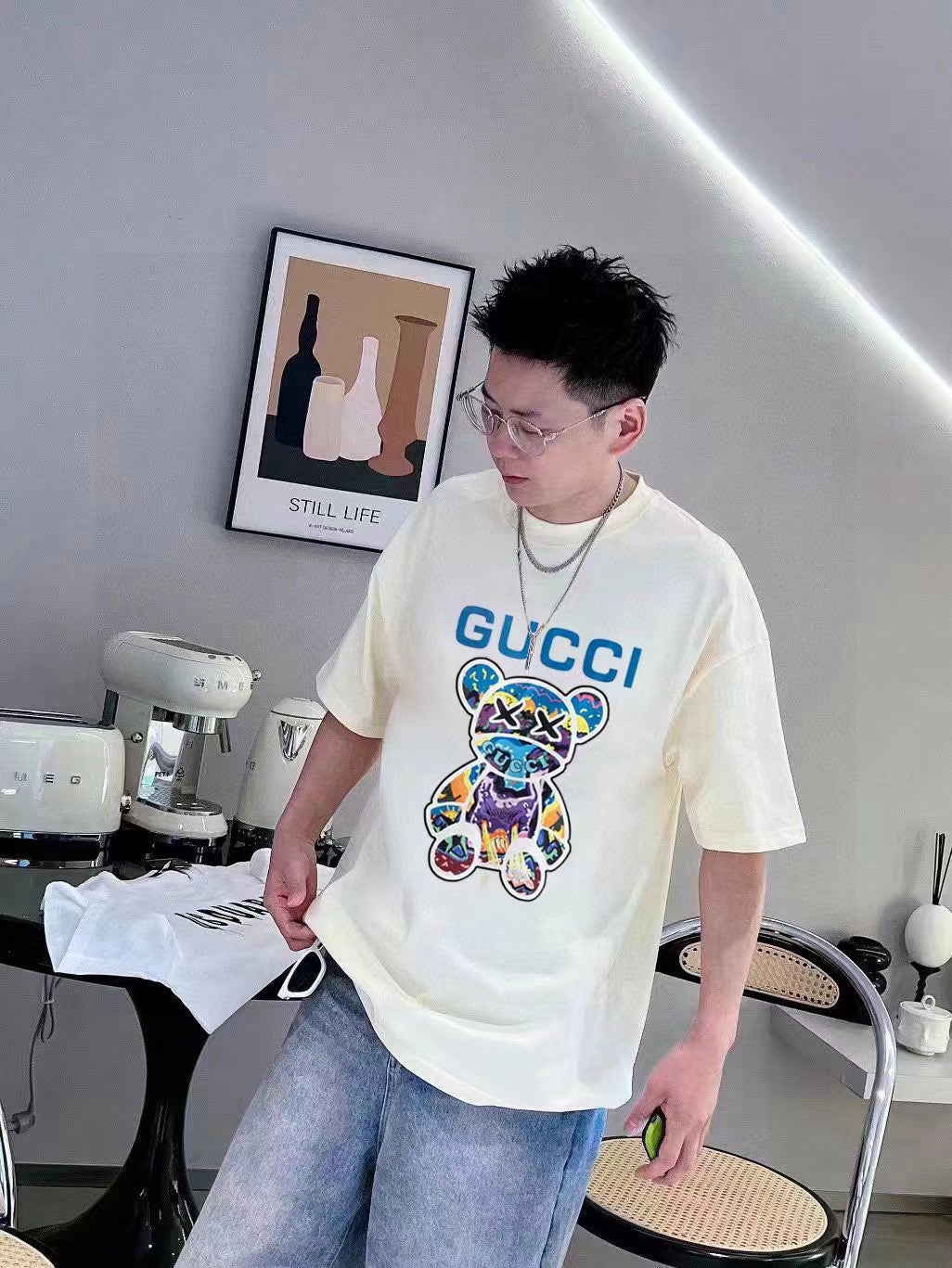 Camiseta Gucci color crema con estampado de oso