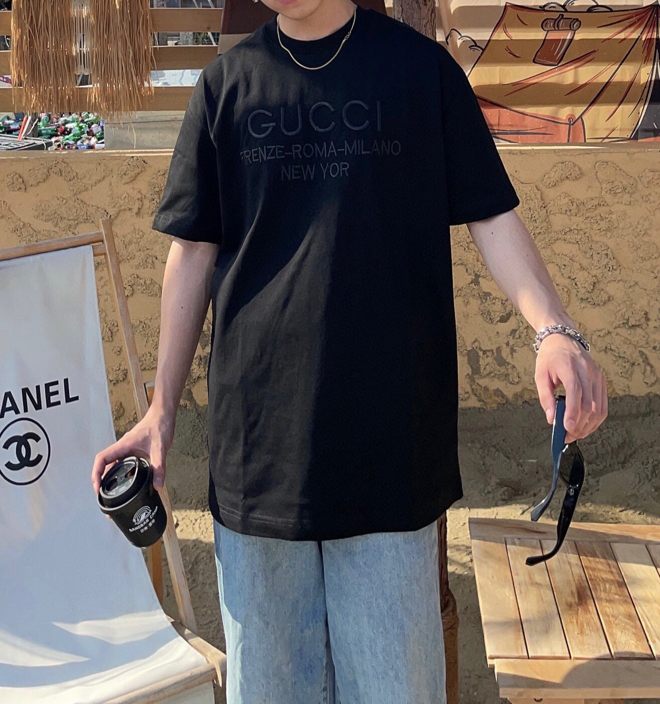 Camiseta Gucci con ciudades bordadas