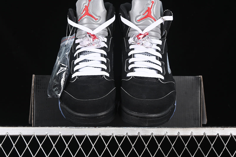JORDAN Retro 5 - Metallic - Black Unisex Streetwear Limited Edition