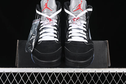 JORDAN Retro 5 - Metallic - Black Unisex Streetwear Limited Edition