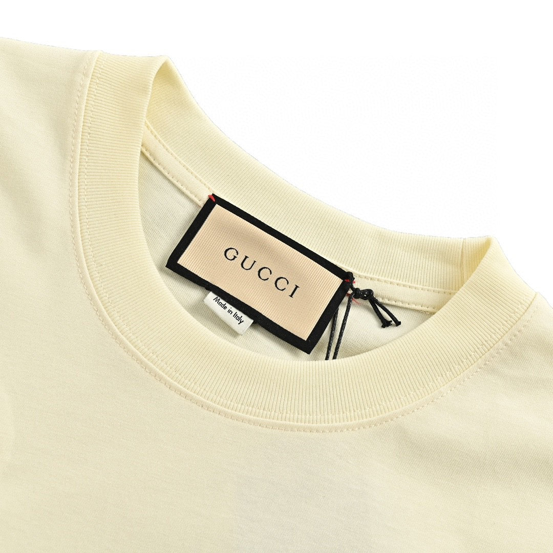 Gucci Cherub Graphic T-shirt - Red Unisex Streetwear Limited Edition - <span>This Gucci t-shirt features a playful graphic design with the Gucci logo and small cherubs
