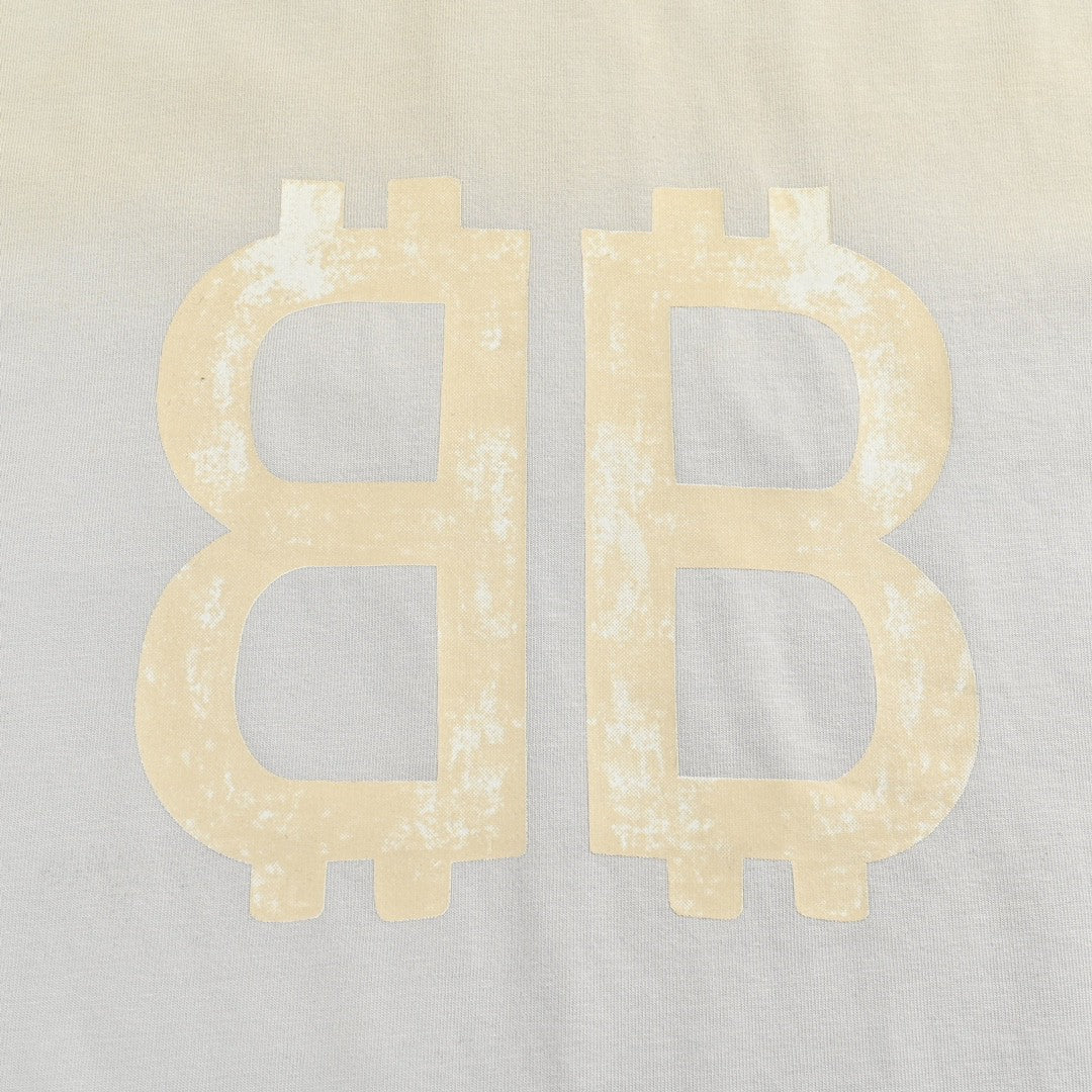 Camiseta Balenciaga - Estampado Doble B